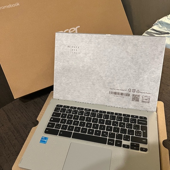 Brand new acer vero 514 laptop - Picture 2 of 5